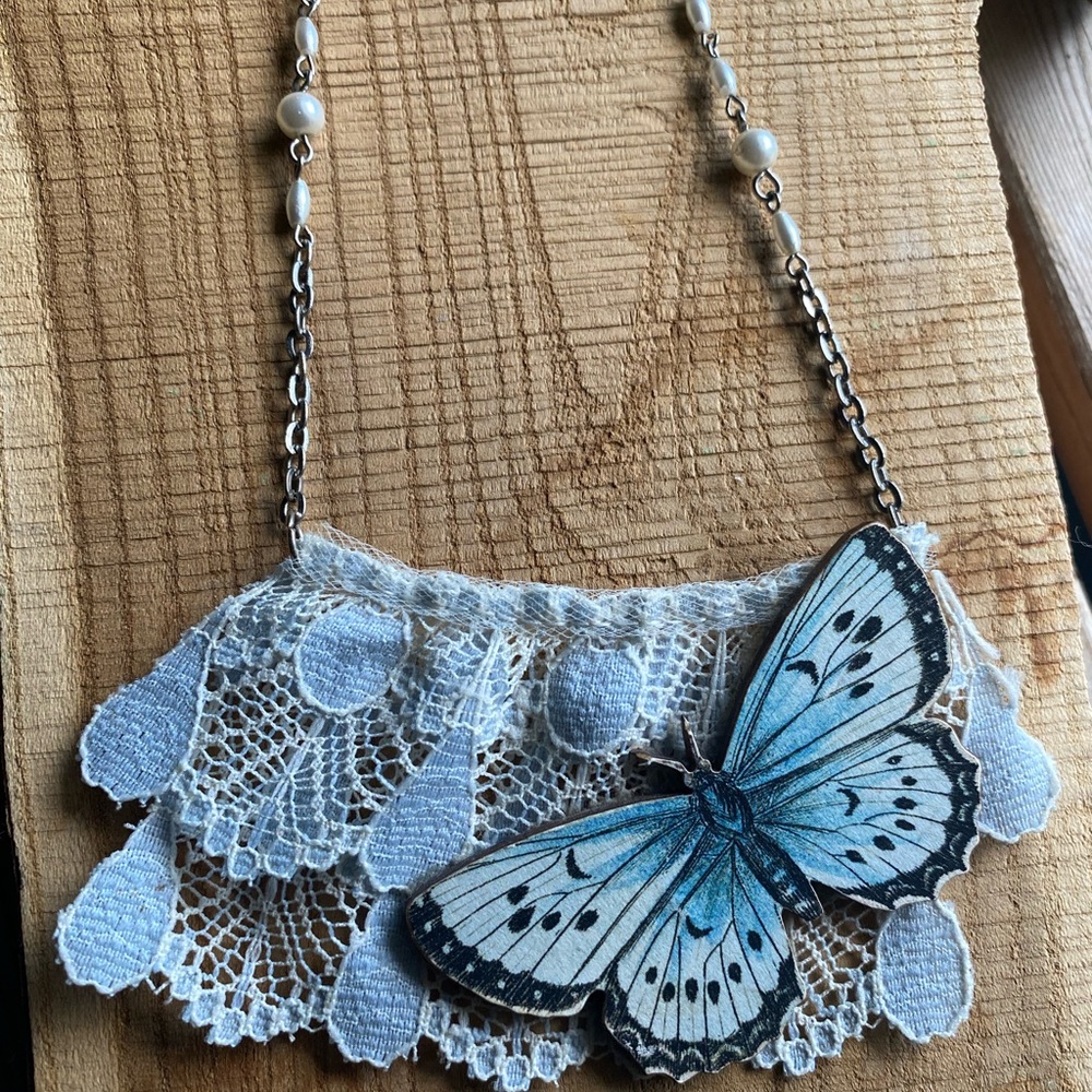 Elegant Blue Butterfly Lace Necklace - Picture 5 of 7